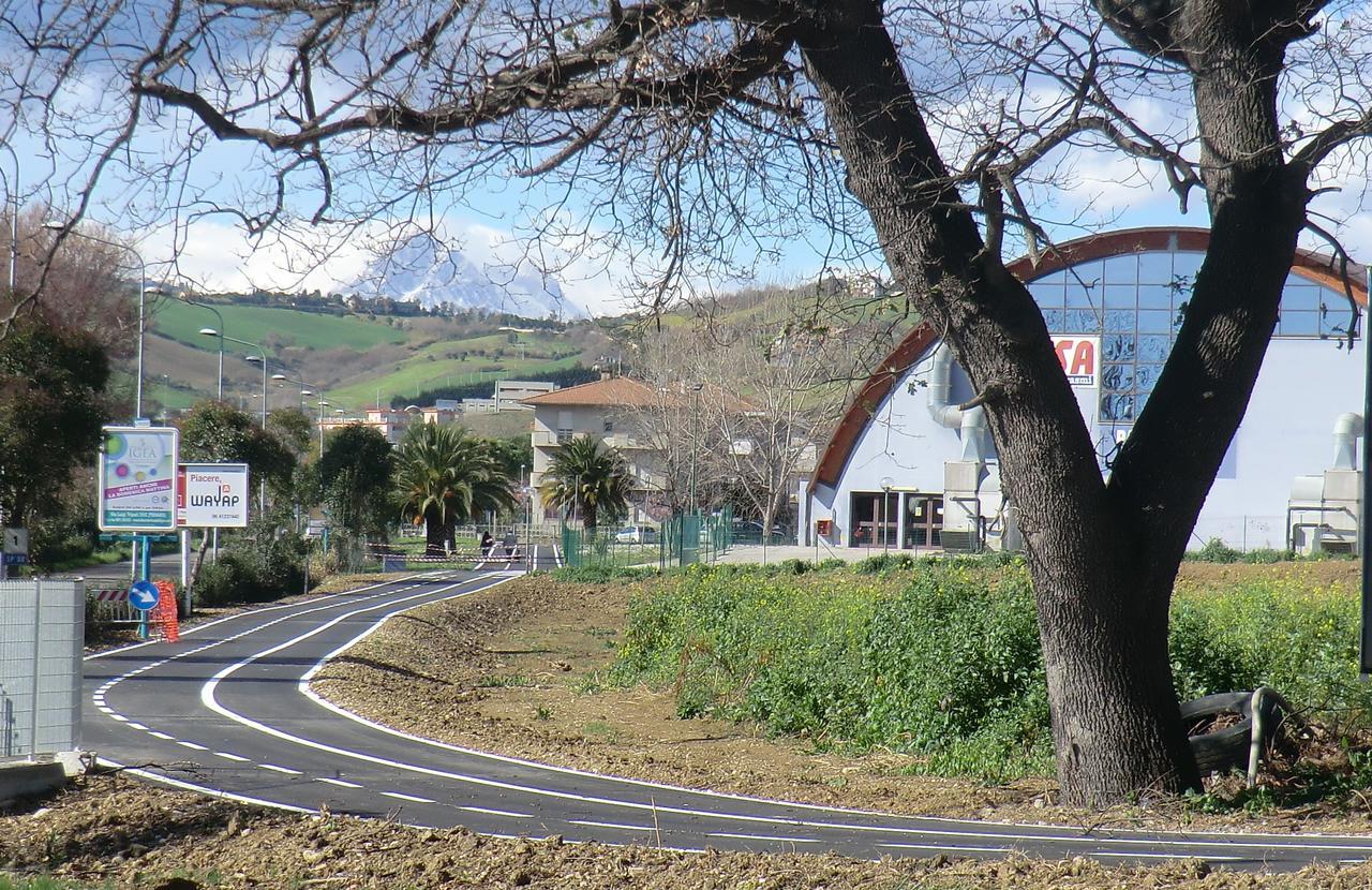 Hotel Bristol Pineto Buitenkant foto